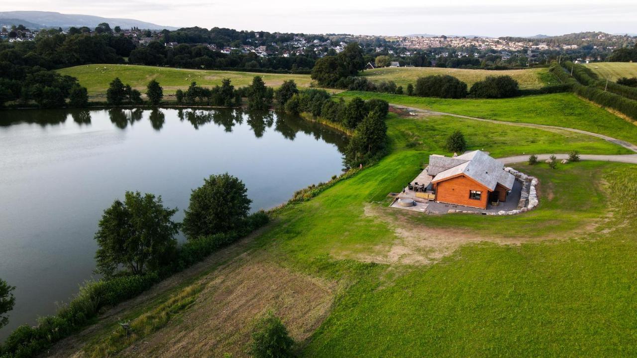 Cuddfan Lodge On A Gorgeous Private Lake Newport (Gwent) Exterior foto