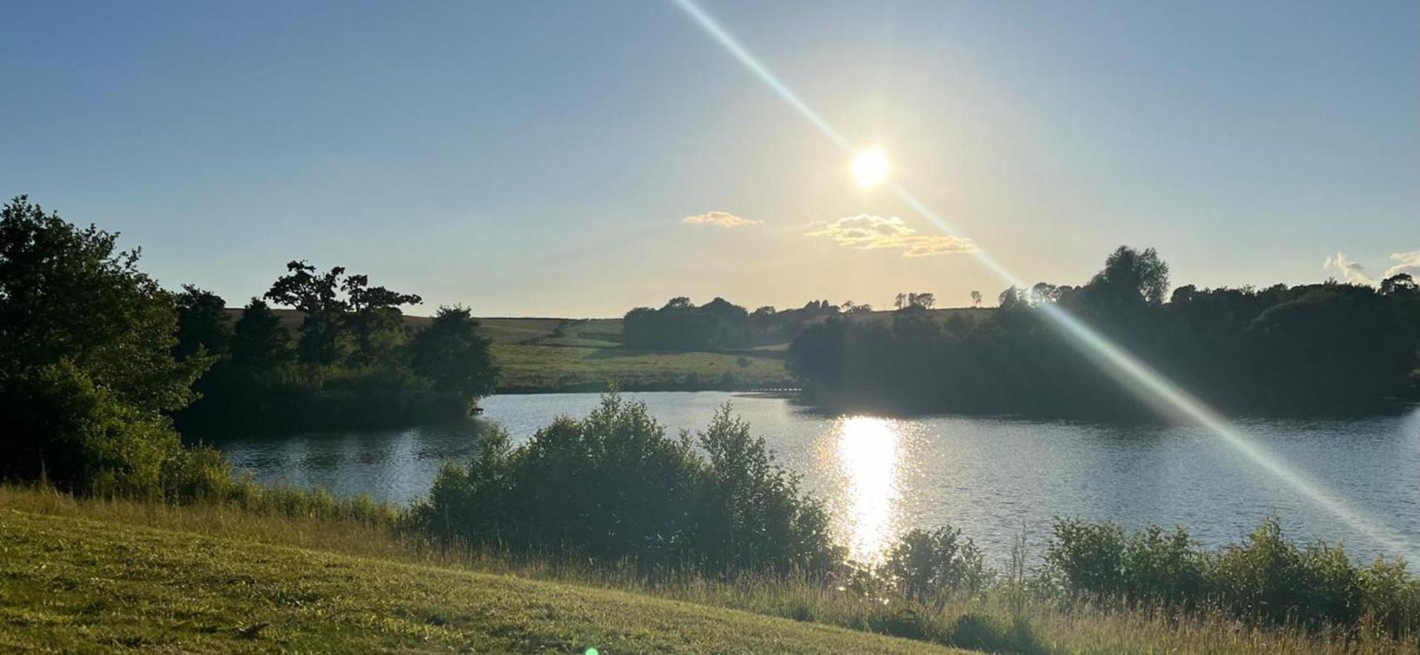 Cuddfan Lodge On A Gorgeous Private Lake Newport (Gwent) Exterior foto